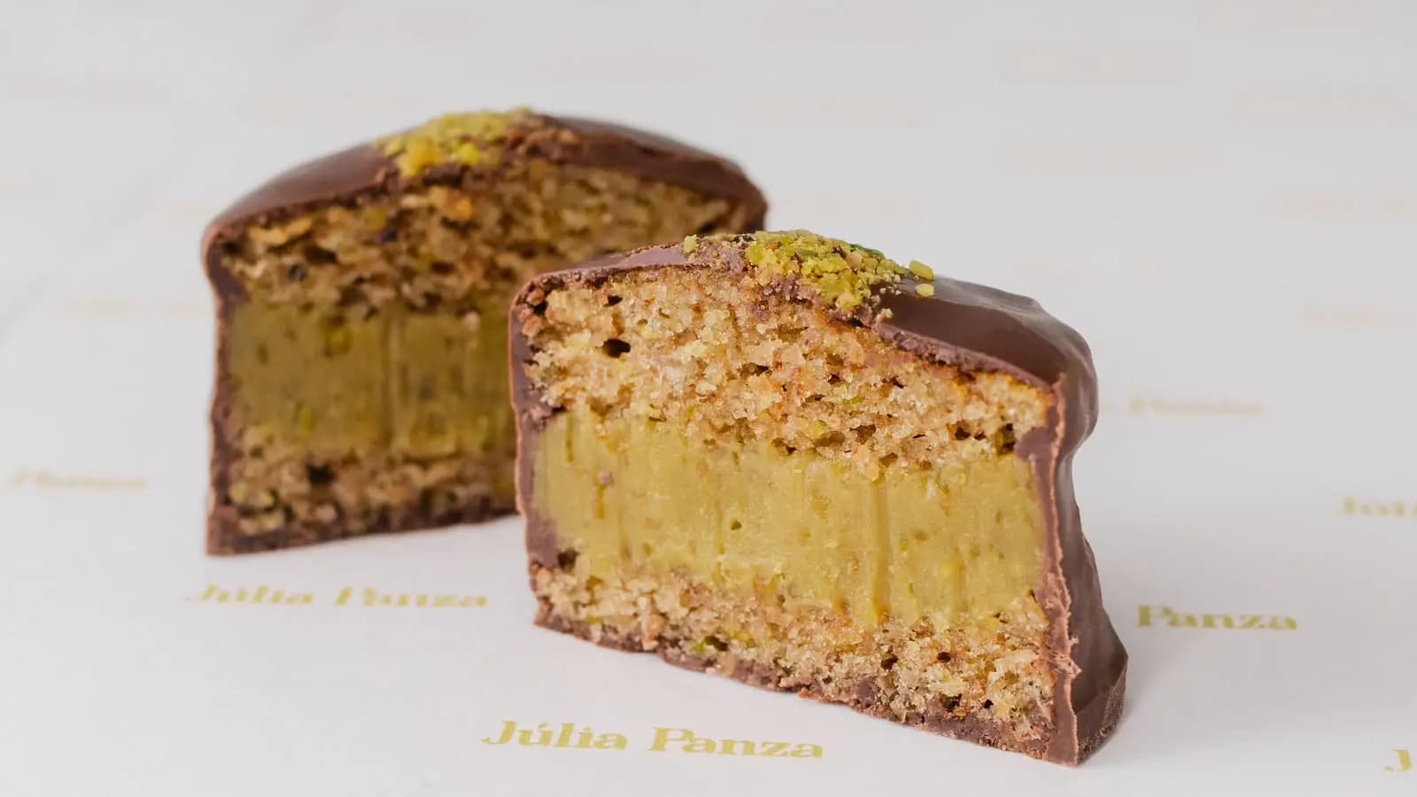 Bolo artesanal Júlia Panza, produto parceiro disponível na Manu Mazuti